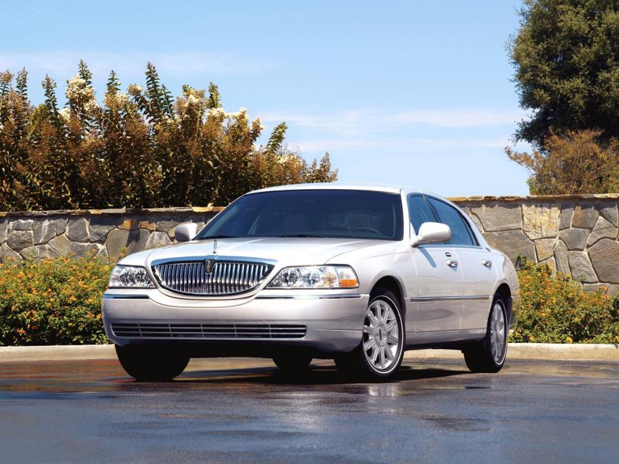  Lincoln Town Car 2003 года  (фото 7 из 68)